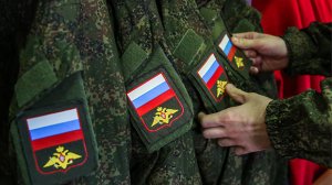 Российские офицеры получили новые знаки на форму
