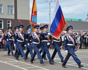 Михаил Бабич поздравил кадетов Ишимбая с последним звонком