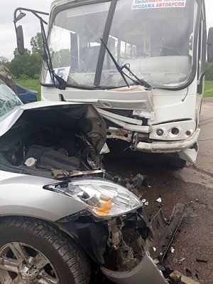 В Ишимбайском районе столкнулись пассажирский автобус ПАЗ и иномарка, есть пострадавшие