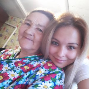 Бабушка из Башкирии становится популярным вайнером при помощи своей внучки
