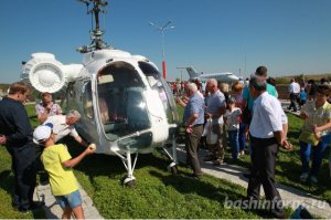 В Башкирии открылся уникальный парк, в котором можно посидеть за штурвалом вертолета