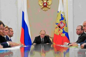 Владимир Путин поручил приравнять МРОТ и прожиточный минимум