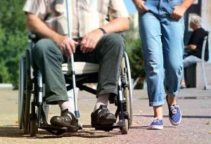Депутаты Госдумы смогут контролировать обеспечение инвалидов протезами и колясками