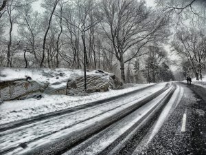 Жителей Башкирии МЧС предупреждает о гололедице на дорогах и мокром снеге