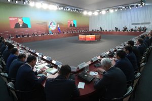 Рустэм Хамитов принял участие в XIV Форуме межрегионального сотрудничества  ...