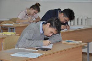 В Ишимбае 11-классники писали сочинение-изложение