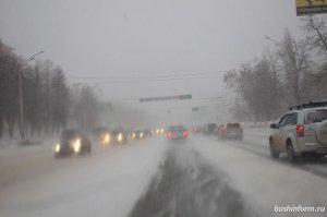 МЧС предупреждает жителей Башкирии о снежных заносах и ухудшении видимости на дорогах