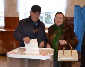 В Кинзебулатово на выборах Президента России старшее поколение подает пример молодежи