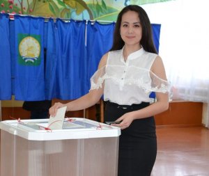 В селе Верхнеиткулово голосуют избиратели разных возрастов