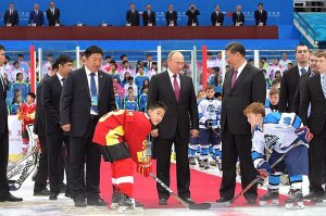На хоккейный матч команд из Башкирии и Китая пришли Владимир Путин и Си Цзиньпин