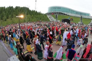 В Уфе установили рекорд на самый массовый хоровод в национальных костюмах