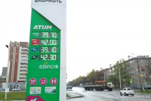 В Правительстве России прокомментировали возможность роста цены на бензин до 100 рублей за литр