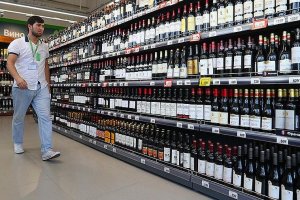В России могут запретить продажу спиртного на открытых полках магазинов