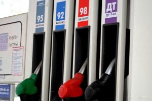 В Счетной палате России заявили о возможном скачке цен на бензин