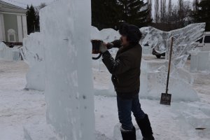 В Ишимбае завершается строительство ледяных городков