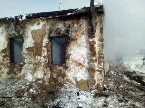 В Башкирии в сгоревшем доме найдены тела мужчины и женщины с малолетним ребенком