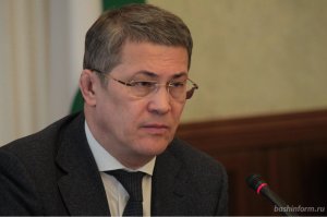 Радий Хабиров пообещал вызывать чиновников «на ковер» из-за летающей пыли н ...