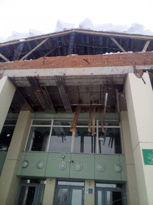В селе Красноусольском в ДК обрушилась крыша входной группы